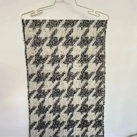 Steve Madden Jacquard Houndstooth Scarf Offwhite Black Cozy Soft - Picture 3 of 7